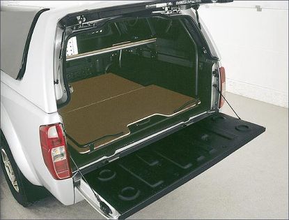 Grille, rotating beacon Nissan NP300 KC 08-