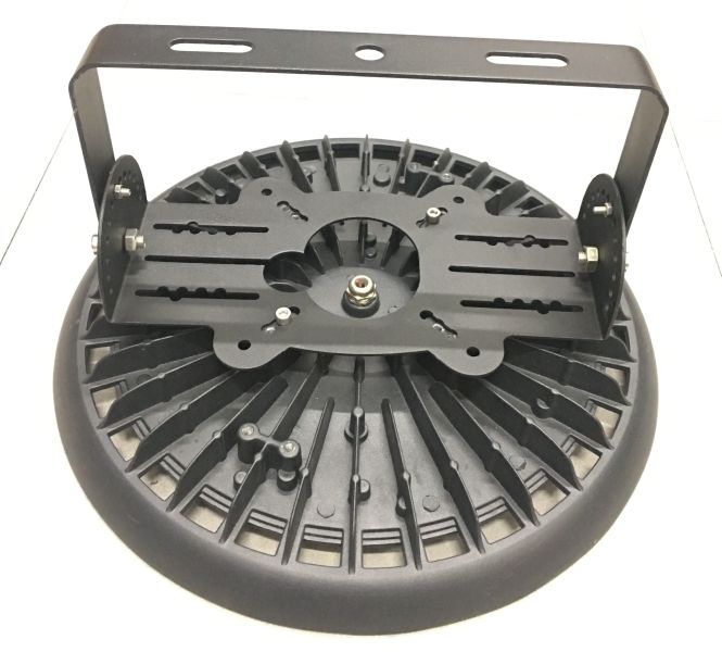 Industrial lighting accessories Crossover UFO kinnitusklamber 200W mudelile