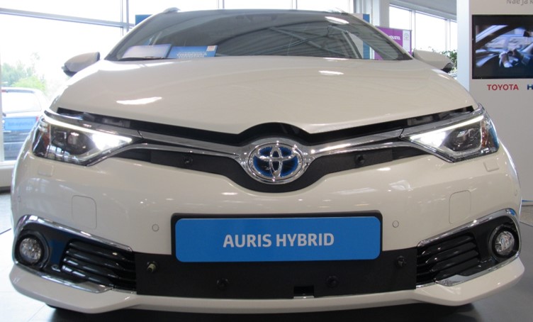 Trim/Protective Strip, radiator grille Toyota Auris Hybrid 2015-