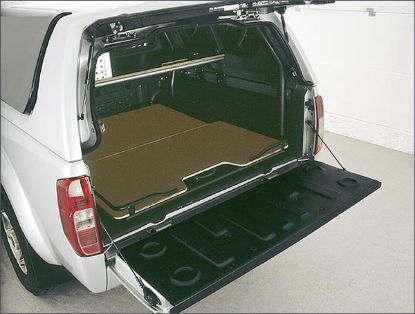 Grille, rotating beacon Nissan Navara KC 05- (ka 10-